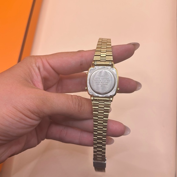 Casio Gold 3191 LA670W Watch - Picture 3 of 3